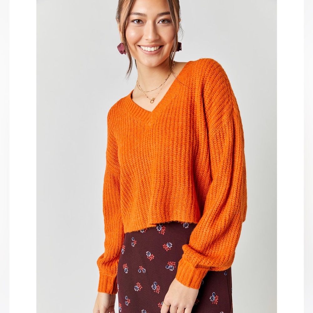 🧡New Francesca’s Addison V-Neck Orange Cropped Sweater🧡